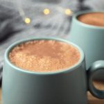 বাড়িতে কীভাবে আশ্চর্যজনকভাবে সুস্বাদু কোকো তৈরি করবেন: 3টি ধাপে ধাপে